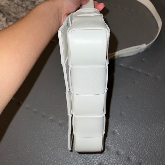 AUTHENTIC WHITE BOTTEGA VENETA CASSETTE HANDBAG - Picture 9 of 14